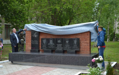 Открытие монумента памяти выпускникам, погибшим в локальных конфликтах