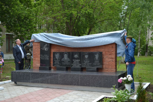 Открытие монумента памяти выпускникам, погибшим в локальных конфликтах